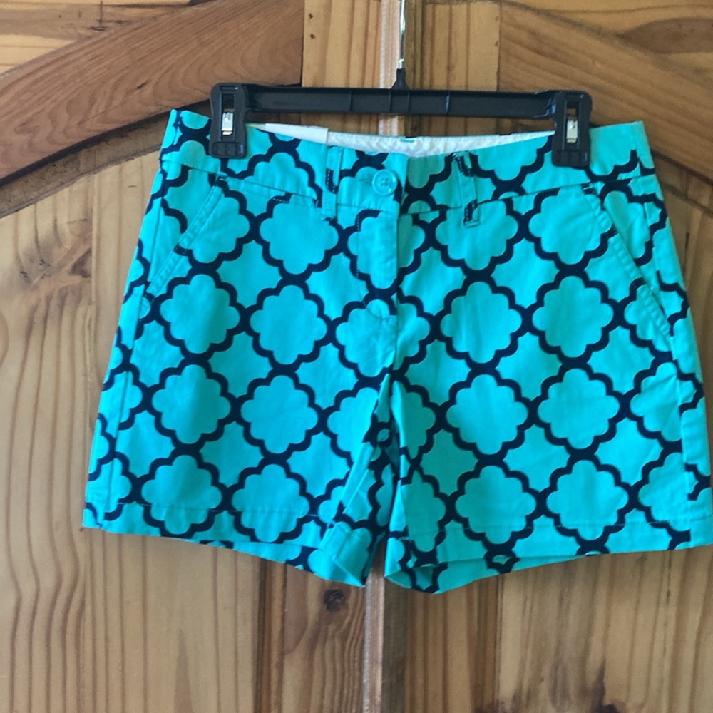 Women's Crown & Ivy green floral Diamond design chino shorts size 2 - NWT